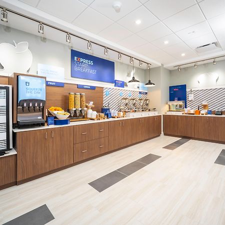 Holiday Inn Express & Suites - Fort Myers Airport By Ihg מראה חיצוני תמונה