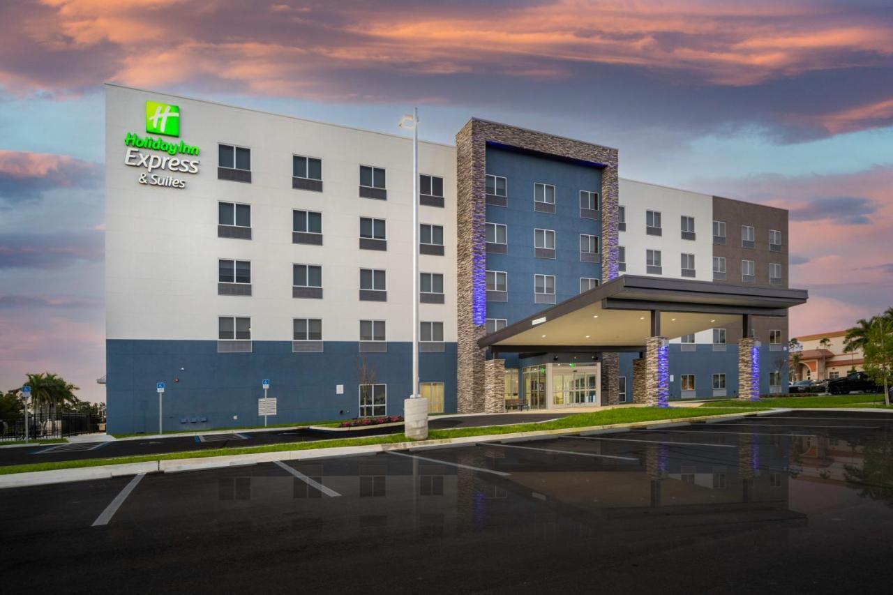 Holiday Inn Express & Suites - Fort Myers Airport By Ihg מראה חיצוני תמונה