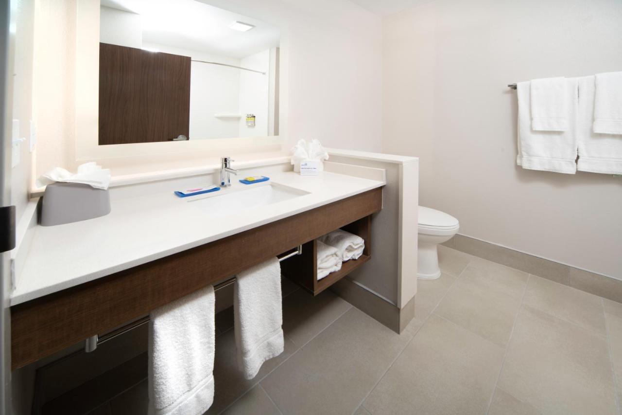 Holiday Inn Express & Suites - Fort Myers Airport By Ihg מראה חיצוני תמונה