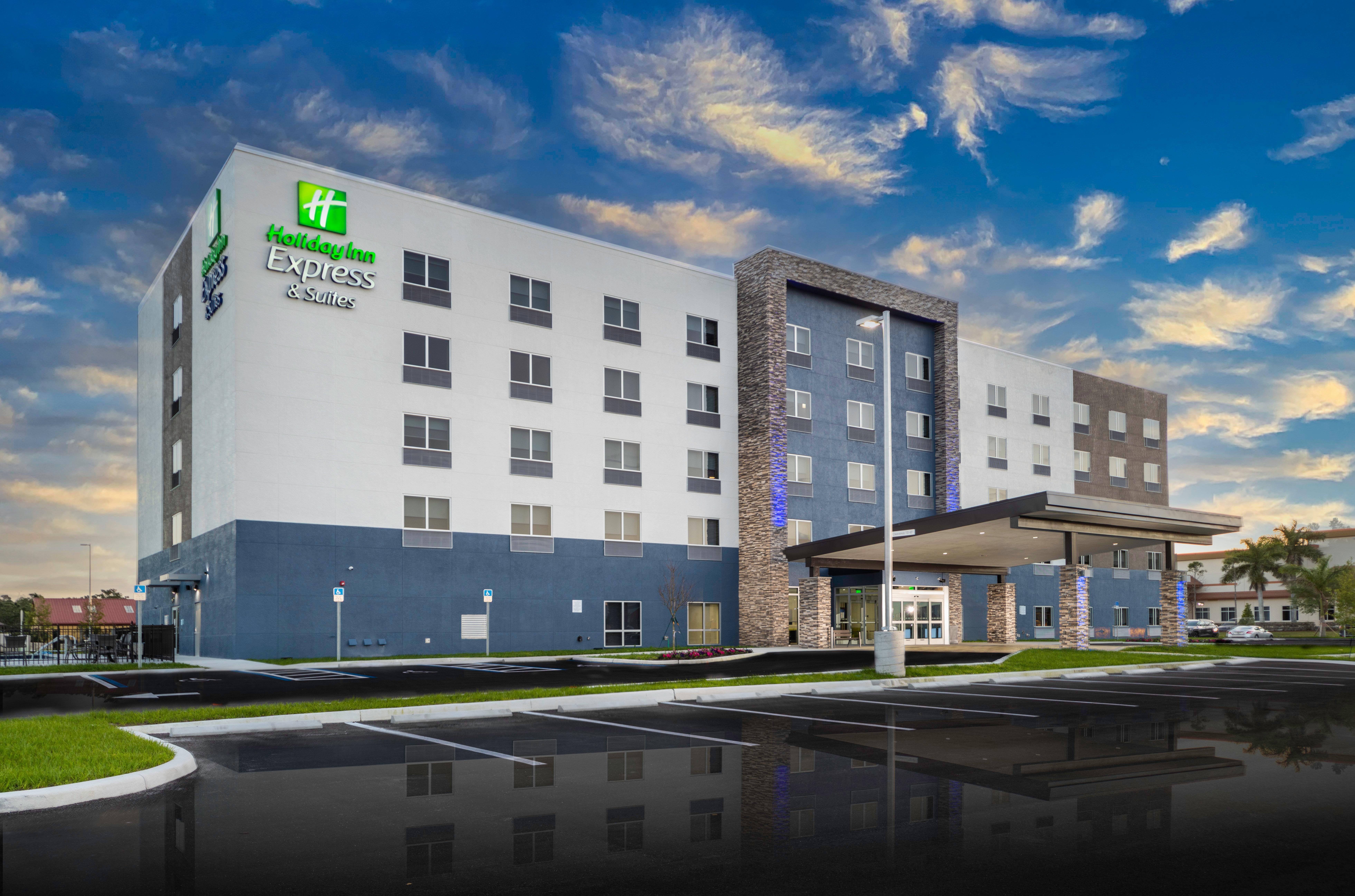 Holiday Inn Express & Suites - Fort Myers Airport By Ihg מראה חיצוני תמונה