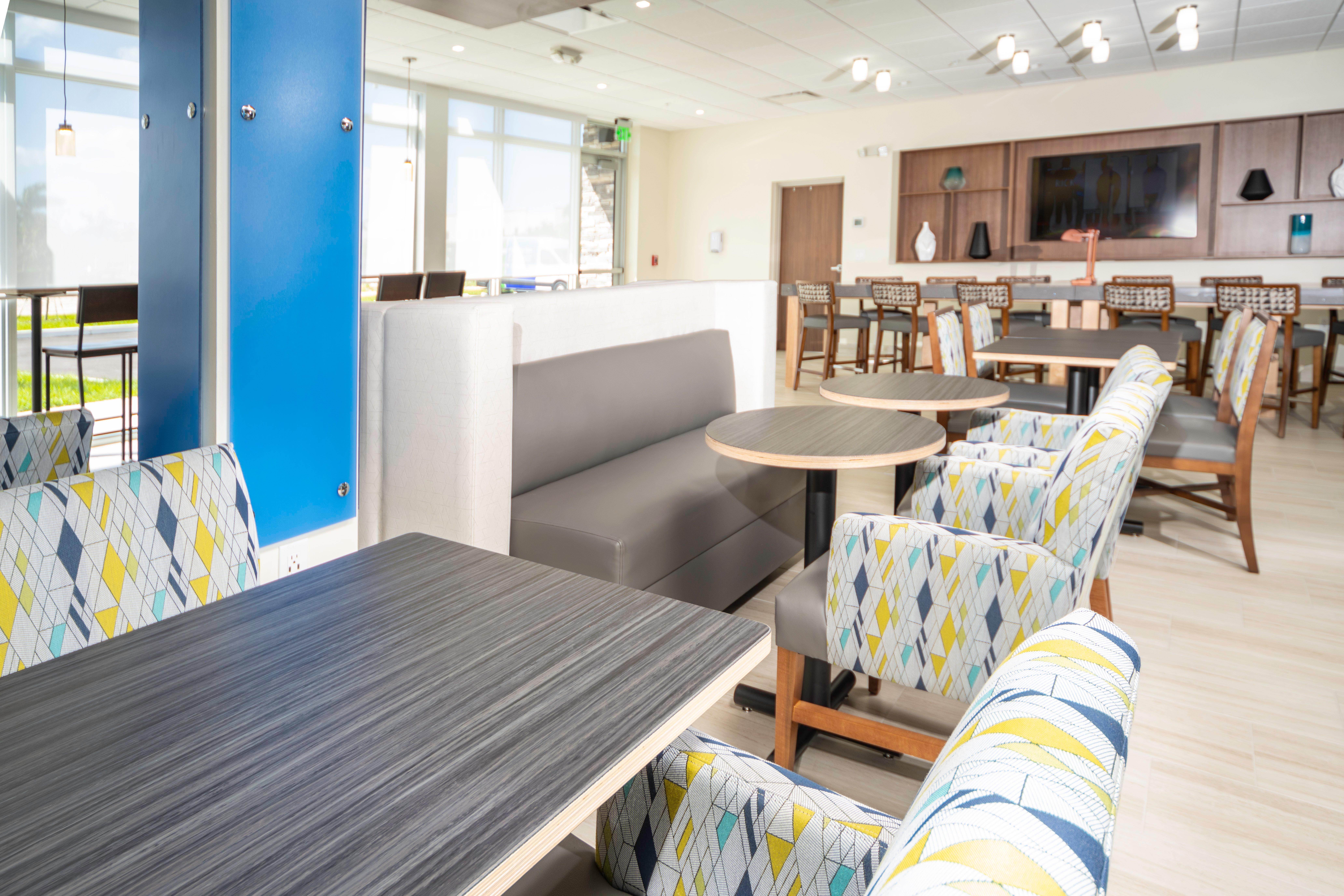 Holiday Inn Express & Suites - Fort Myers Airport By Ihg מראה חיצוני תמונה