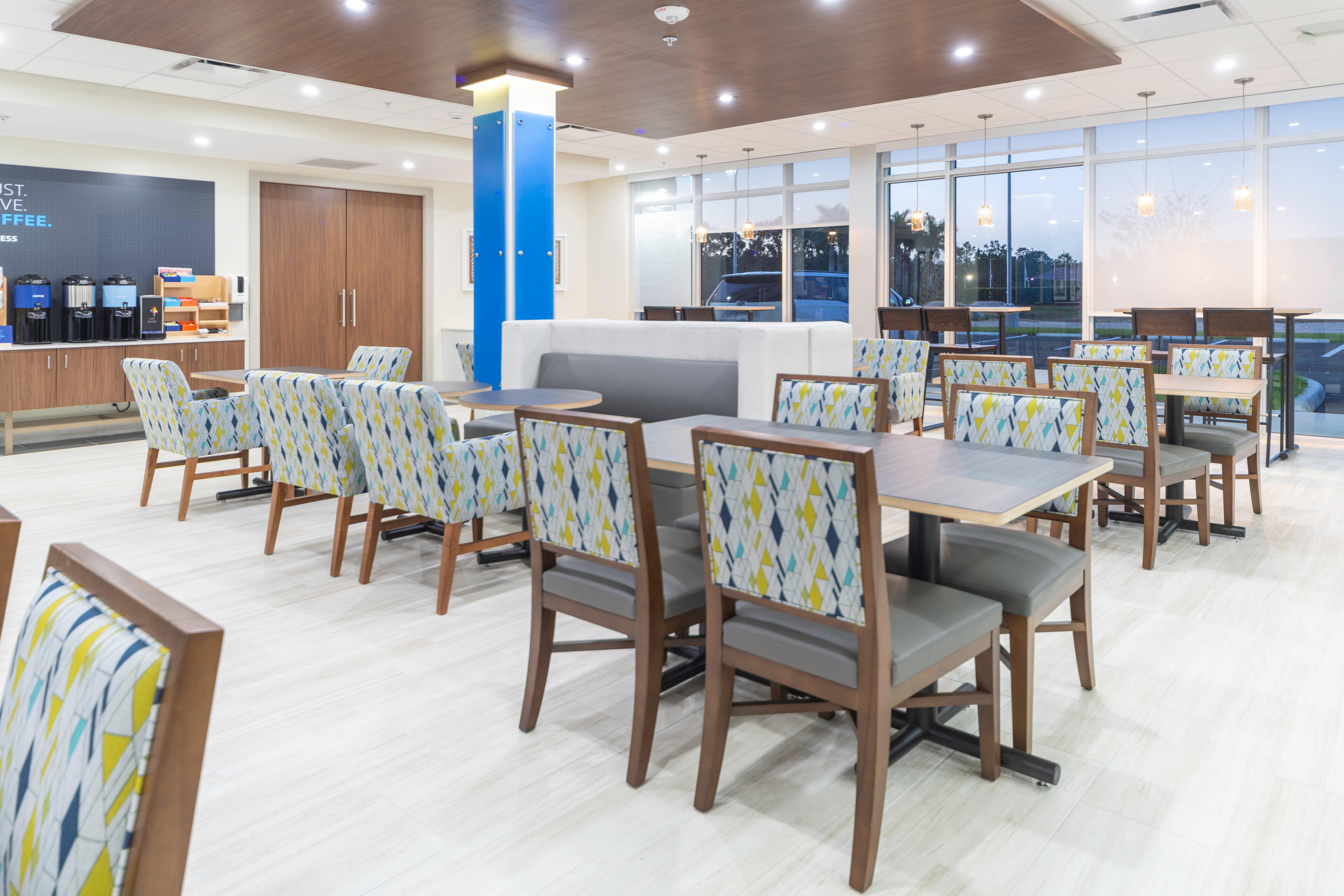 Holiday Inn Express & Suites - Fort Myers Airport By Ihg מראה חיצוני תמונה